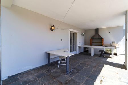 Casa à venda com 430m², 4 quartos e 6 vagas Casa à venda com 430m², 4 quartos e 6 vagasÁrea Externa