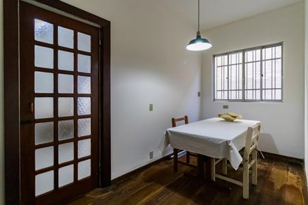 Casa à venda com 430m², 4 quartos e 6 vagas Casa à venda com 430m², 4 quartos e 6 vagasCopa