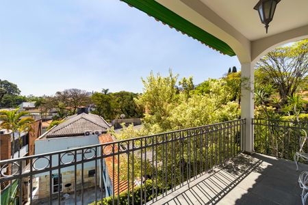 Casa à venda com 430m², 4 quartos e 6 vagas Casa à venda com 430m², 4 quartos e 6 vagasVaranda da Suíte 2