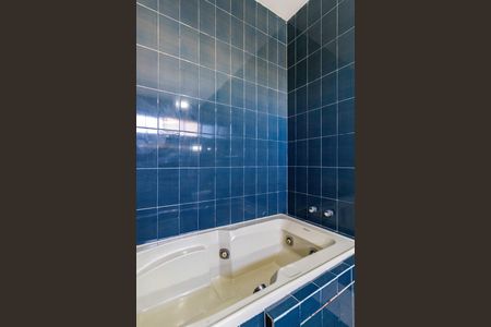 Casa à venda com 430m², 4 quartos e 6 vagas Casa à venda com 430m², 4 quartos e 6 vagasBanheiro da Suíte 2