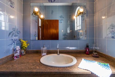 Casa à venda com 430m², 4 quartos e 6 vagas Casa à venda com 430m², 4 quartos e 6 vagasLavabo