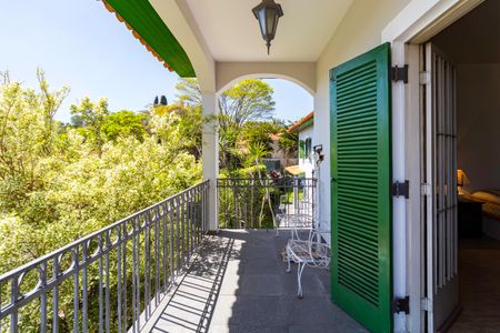 Casa à venda com 430m², 4 quartos e 6 vagas Casa à venda com 430m², 4 quartos e 6 vagasVaranda da Suíte 2