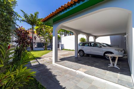 Casa à venda com 430m², 4 quartos e 6 vagas Casa à venda com 430m², 4 quartos e 6 vagasÁrea Externa