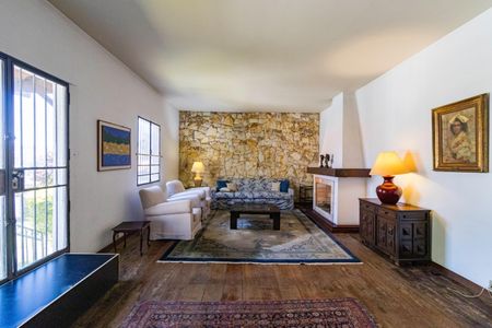 Casa à venda com 430m², 4 quartos e 6 vagas Casa à venda com 430m², 4 quartos e 6 vagasSala 1