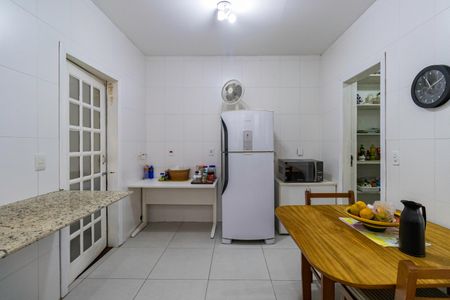 Casa à venda com 430m², 4 quartos e 6 vagas Casa à venda com 430m², 4 quartos e 6 vagasCozinha