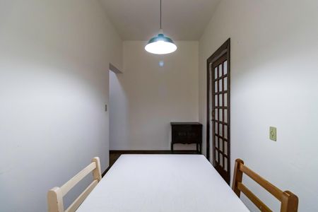 Casa à venda com 430m², 4 quartos e 6 vagas Casa à venda com 430m², 4 quartos e 6 vagasCopa