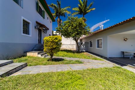 Casa à venda com 430m², 4 quartos e 6 vagas Casa à venda com 430m², 4 quartos e 6 vagasÁrea Externa