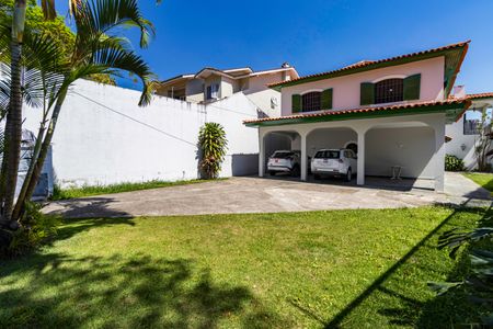 Casa à venda com 430m², 4 quartos e 6 vagas Casa à venda com 430m², 4 quartos e 6 vagasÁrea Externa