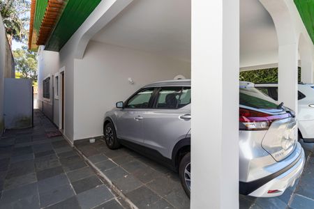 Casa à venda com 430m², 4 quartos e 6 vagas Casa à venda com 430m², 4 quartos e 6 vagasGaragem