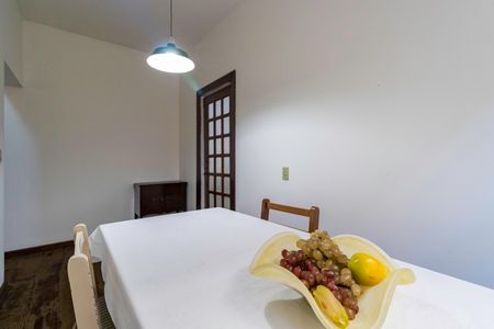 Casa à venda com 430m², 4 quartos e 6 vagas Casa à venda com 430m², 4 quartos e 6 vagasCopa