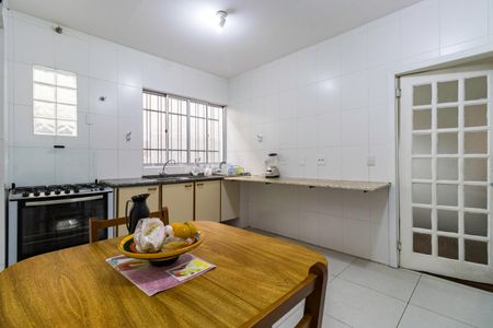 Casa à venda com 430m², 4 quartos e 6 vagas Casa à venda com 430m², 4 quartos e 6 vagasCozinha
