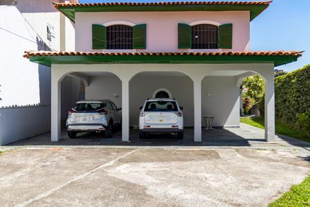 Casa à venda com 430m², 4 quartos e 6 vagas Casa à venda com 430m², 4 quartos e 6 vagasÁrea Externa