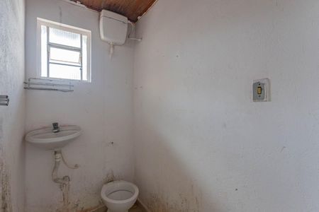 Banheiro de casa para alugar com 1 quarto, 38m² em Jardim Maria Estela, São Paulo