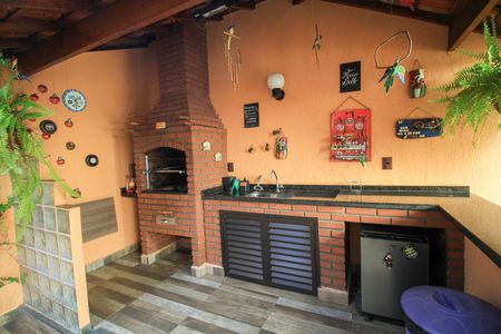 Quintal de casa à venda com 4 quartos, 266m² em Água Rasa, São Paulo