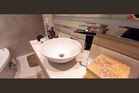 Apartamento à venda com 115m², 2 quartos e 3 vagasBanheiro da Suíte 1