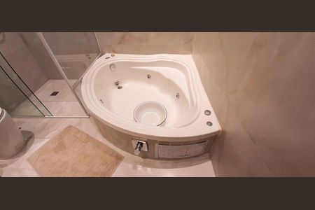 Apartamento à venda com 115m², 2 quartos e 3 vagasBanheiro da Suíte 1