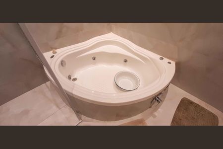 Apartamento à venda com 115m², 2 quartos e 3 vagasBanheiro da Suíte 1