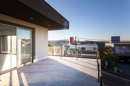 Casa de condomínio à venda com 370m², 4 quartos e 5 vagas Casa de condomínio à venda com 370m², 4 quartos e 5 vagasÁrea Externa