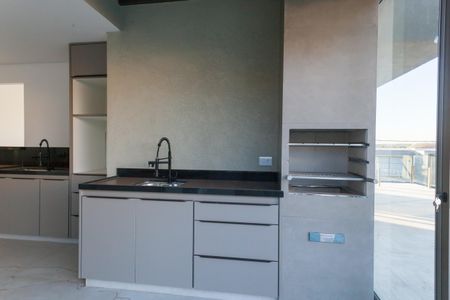 Casa de condomínio à venda com 370m², 4 quartos e 5 vagas Casa de condomínio à venda com 370m², 4 quartos e 5 vagasChurrasqueira