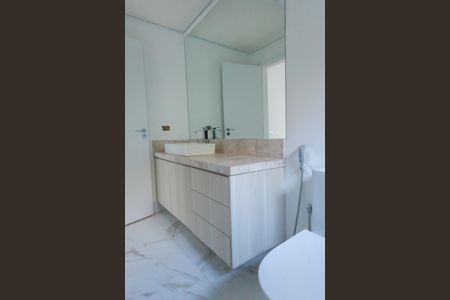 Casa de condomínio à venda com 370m², 4 quartos e 5 vagas Casa de condomínio à venda com 370m², 4 quartos e 5 vagasBanheiro da Suíte 3