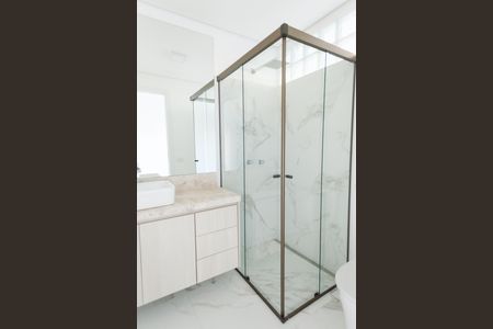 Casa de condomínio à venda com 370m², 4 quartos e 5 vagas Casa de condomínio à venda com 370m², 4 quartos e 5 vagasBanheiro da Suíte 1