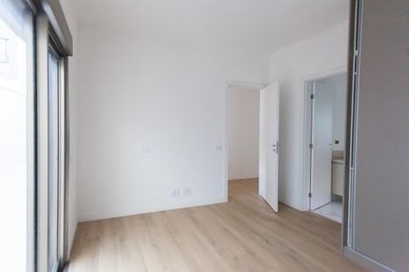 Casa de condomínio à venda com 370m², 4 quartos e 5 vagas Casa de condomínio à venda com 370m², 4 quartos e 5 vagasSuíte 3