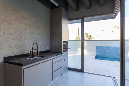 Casa de condomínio à venda com 370m², 4 quartos e 5 vagas Casa de condomínio à venda com 370m², 4 quartos e 5 vagasChurrasqueira