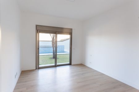 Casa de condomínio à venda com 370m², 4 quartos e 5 vagas Casa de condomínio à venda com 370m², 4 quartos e 5 vagasSuíte 1