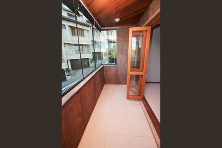 Apartamento à venda com 93m², 2 quartos e 2 vagas Apartamento à venda com 93m², 2 quartos e 2 vagasSacada da Sala