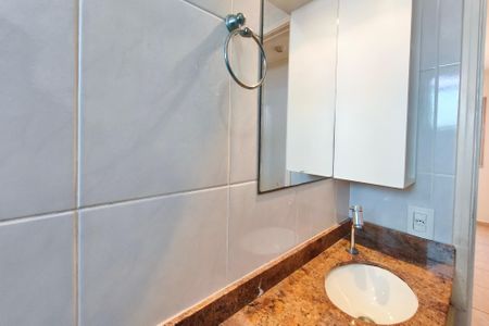 Casa de condomínio à venda com 90m², 3 quartos e 2 vagas Casa de condomínio à venda com 90m², 3 quartos e 2 vagasBanheiro Suíte