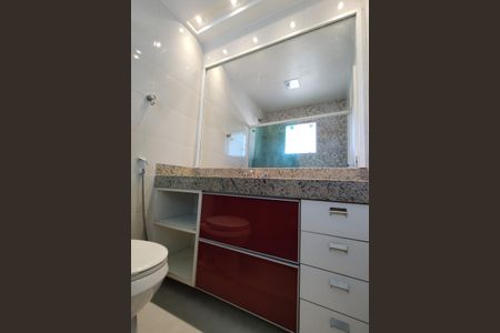 Casa de condomínio à venda com 180m², 3 quartos e 1 vagaBanheiro da Suíte