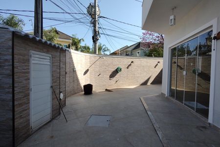 Casa de condomínio à venda com 180m², 3 quartos e 1 vagaQuintal