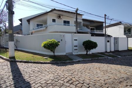 Casa de condomínio à venda com 180m², 3 quartos e 1 vagaFachada