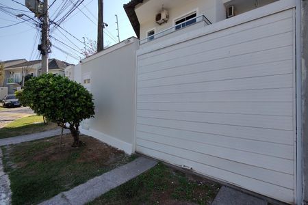 Casa de condomínio à venda com 180m², 3 quartos e 1 vagaFachada