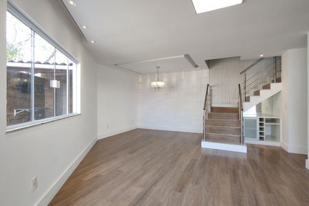 Casa de condomínio à venda com 180m², 3 quartos e 1 vagaSala