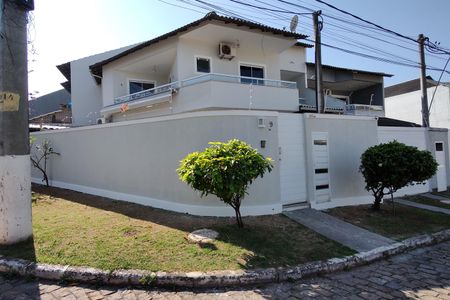 Casa de condomínio à venda com 180m², 3 quartos e 1 vagaFachada
