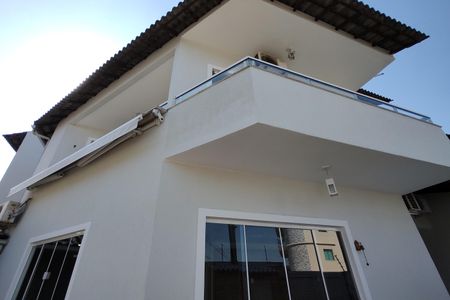 Casa de condomínio à venda com 180m², 3 quartos e 1 vagaFachada