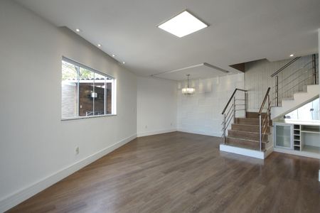 Casa de condomínio à venda com 180m², 3 quartos e 1 vagaSala