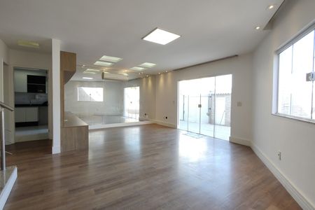 Casa de condomínio à venda com 180m², 3 quartos e 1 vagaSala