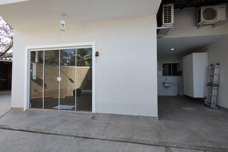 Casa de condomínio à venda com 180m², 3 quartos e 1 vagaFachada