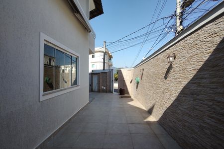 Casa de condomínio à venda com 180m², 3 quartos e 1 vagaQuintal