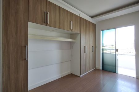 Casa de condomínio à venda com 180m², 3 quartos e 1 vagaSuíte