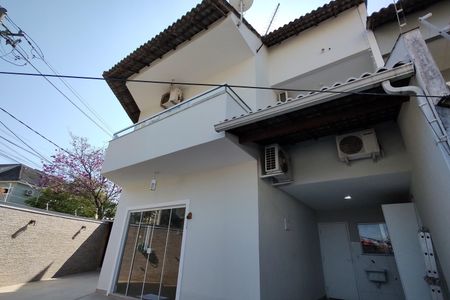 Casa de condomínio à venda com 180m², 3 quartos e 1 vagaFachada