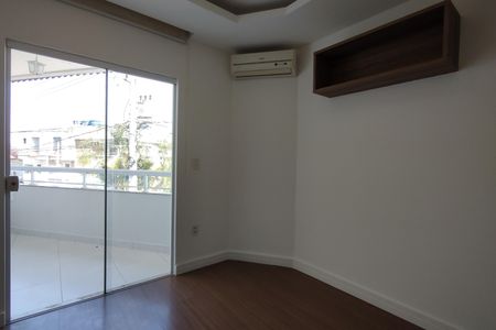 Casa de condomínio à venda com 180m², 3 quartos e 1 vagaQuarto 2