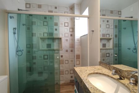 Casa de condomínio à venda com 180m², 3 quartos e 1 vagaBanheiro Social