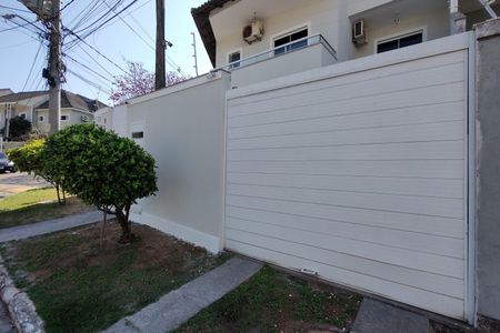 Casa de condomínio à venda com 180m², 3 quartos e 1 vagaFachada