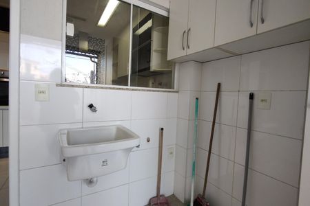 Casa de condomínio à venda com 180m², 3 quartos e 1 vagaÁrea de Serviço