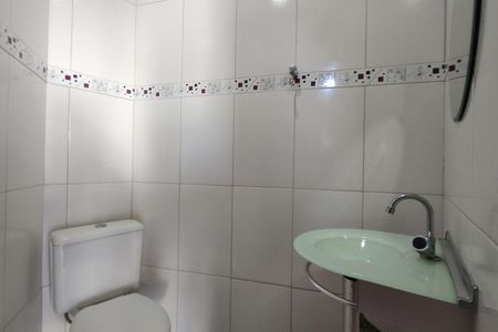 Casa de condomínio à venda com 180m², 3 quartos e 1 vagaBanheiro de Serviço