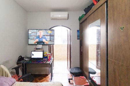 Casa à venda com 253m², 7 quartos e 6 vagasQuarto 3