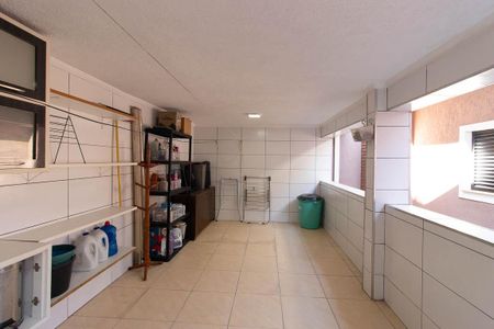 Casa à venda com 300m², 3 quartos e 4 vagas Casa à venda com 300m², 3 quartos e 4 vagasÁrea de Serviço